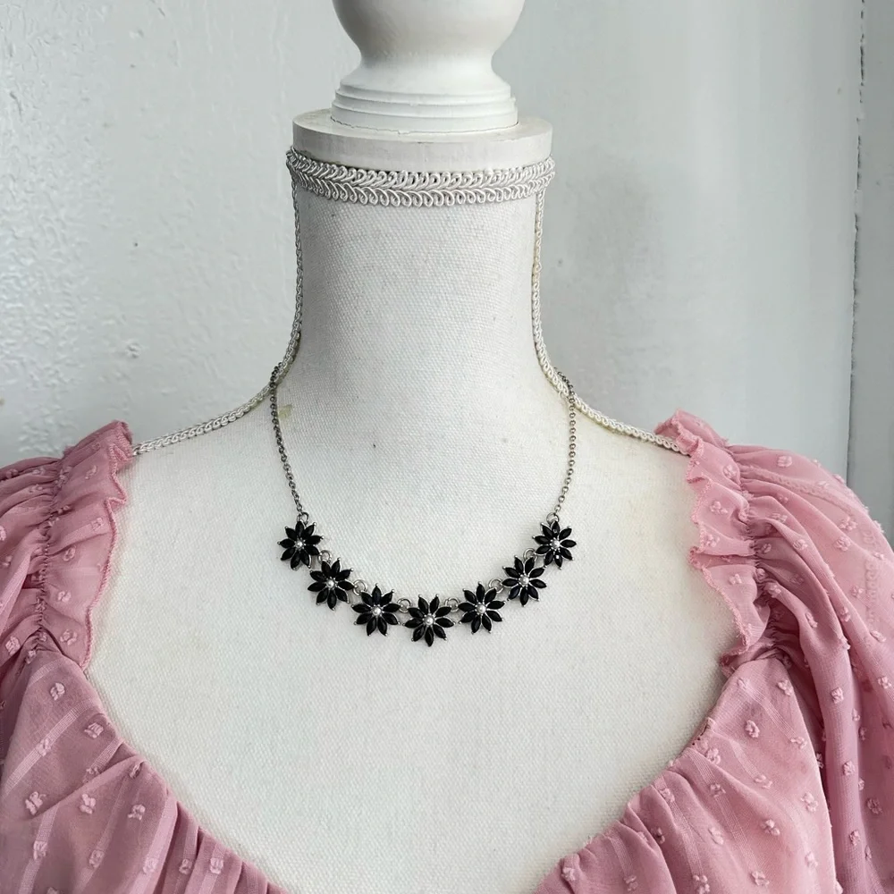 Elegant Black and Silver Floral Necklace and Earring Set - Picture 2 of 5